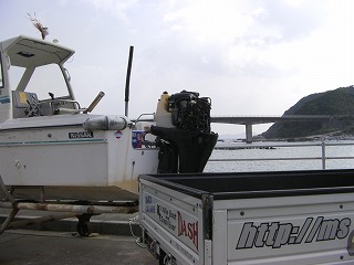 慶留間島にて作業