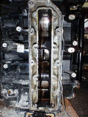 エキゾーストカバー取り外し