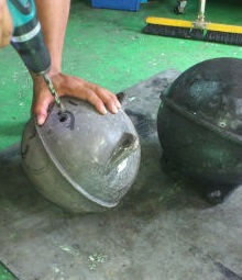 穴開けて・・・