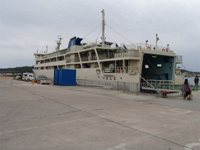 フェリーで30分