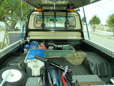 エンジンなどは荷台へ