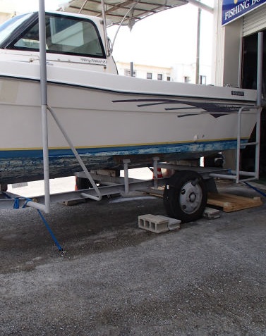 船底塗料　塗ります