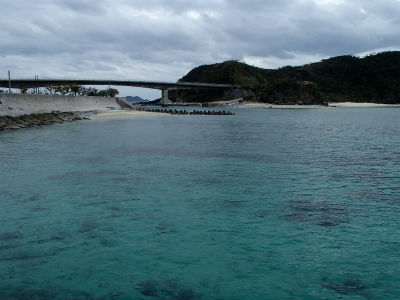 慶留間島へ
