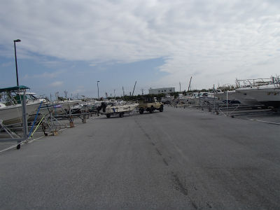 駐艇場へ