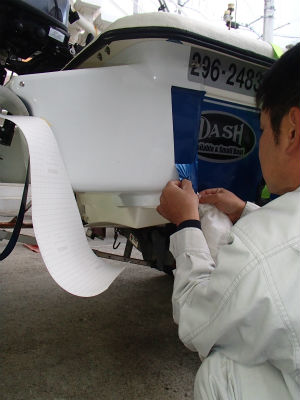 ステッカー貼り