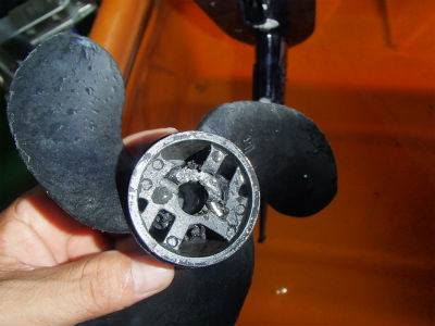 割れていました