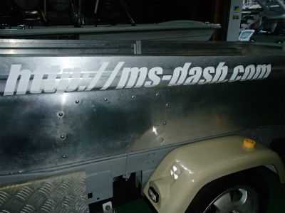 ステッカー貼り