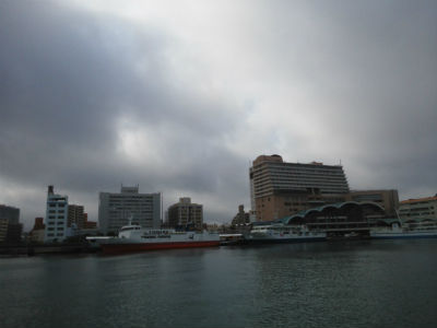 空は、ど～んより