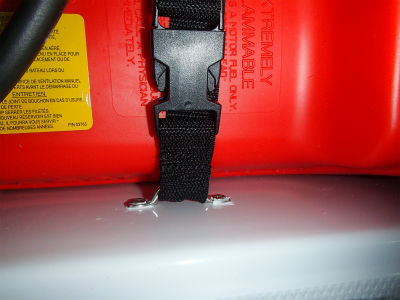 燃料タンク固定