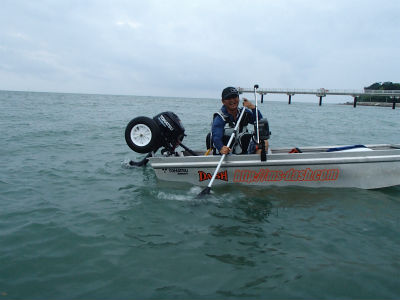 パドルで漕いで