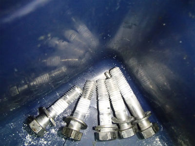 ボルト取り外し