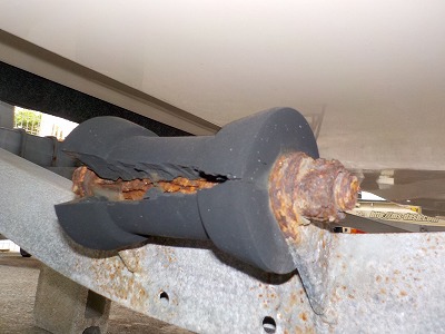 ボートトレーラー整備