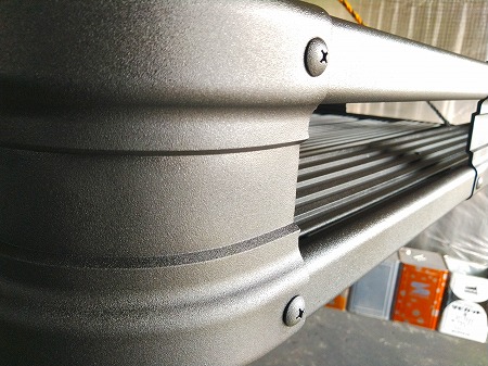 ルーフラック　ラプターライナー塗装