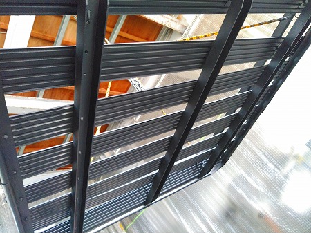 ルーフラック　ラプターライナー塗装