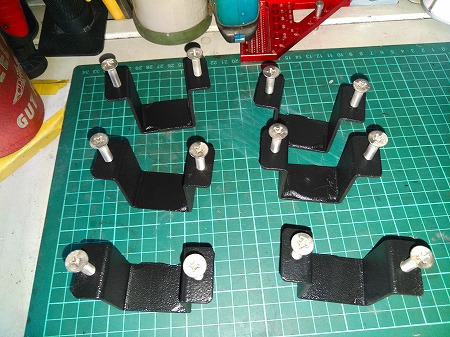 ルーフラック　ラプターライナー塗装